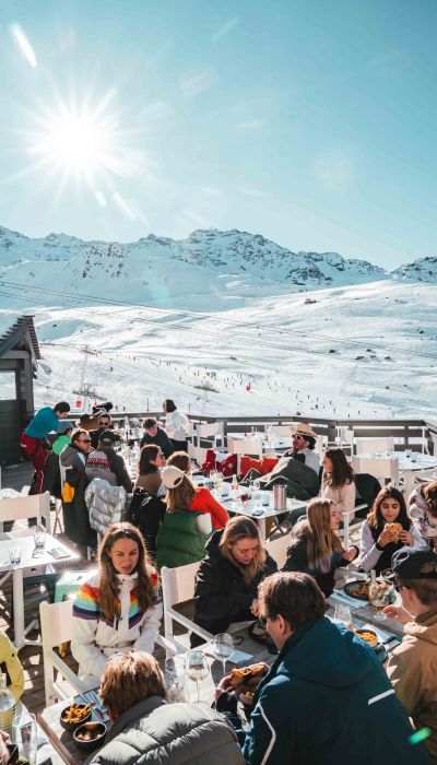 Hotel Fahrenheit 7 Val Thorens Terrasse on the slopes