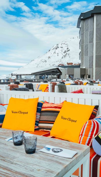 Hotel Fahrenheit 7 Val Thorens Terrasse on the slopes